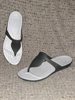 CROCS-Rio #16266 Black Synthetic T-strap Style Thong-Flip Flops-Sz 8-Excellent